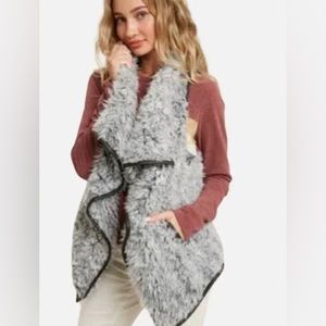 NWT The Bluivy faux fur vest